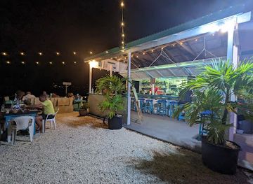 antigua-and-barbuda/shirley-heights-lookout/bar/that-s-life