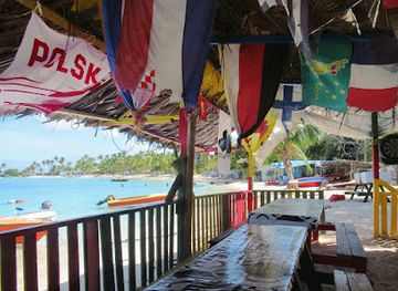 saint-vincent-and-the-grenadines/mayreau/bar/black-boy-and-debbie-beach-bar-restauration