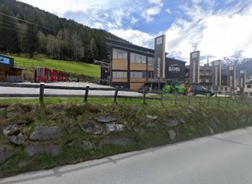 austria/zillertal-alps/bar/gondola