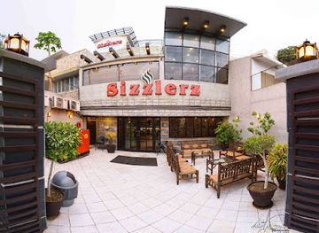pakistan/karachi/gulshan-e-iqbal/bar/sizzlerz-cafe-grill