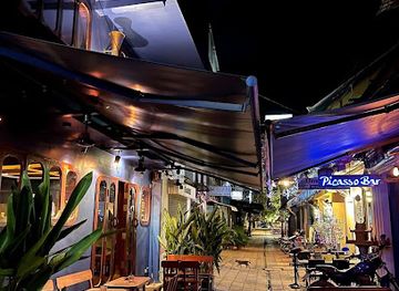 cambodia/siem-reap/downtown-siem-reap/bar/bar43