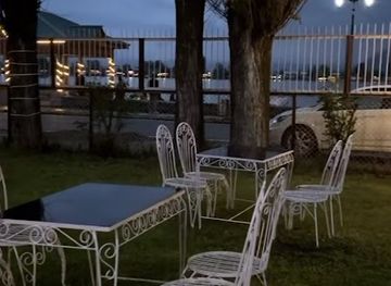 india/kashmir-great-lakes/bar/hype-cafe-and-garden
