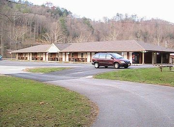 kentucky/natural-bridge-state-resort-park/bar/li-l-abner-motel-cottages