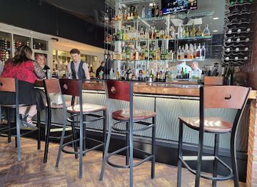 kansas/manhattan/bar/wine-dive-kitchen