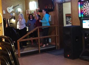 north-dakota/lake-sakakawea/bar/hometown-tavern-bottle-shop