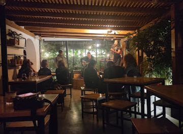 ecuador/quito/la-floresta/bar/curuba