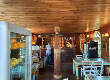 montenegro/lake-skadar/bar/boat-restaurant-silistria