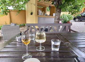 finland/lake-saimaa/bar/viini-olutkellari-wine-beerbar-wolkoff