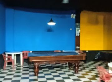 ecuador/puerto-baquerizo-moreno/bar/donk-n-izurieta