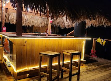 nicaragua/pearl-cays/bar/sunset-floating-bar