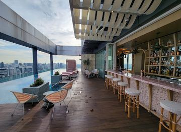 singapore/toa-payoh/bar/las-palmas-rooftop-bar