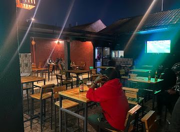 rwanda/kigali/nyamirambo/bar/makola