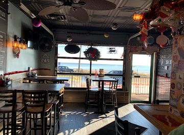 connecticut/long-island-sound/bar/dive-bar-restaurant
