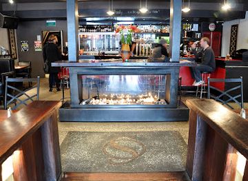 new-zealand/queenstown/bar/surreal-bar-restaurant