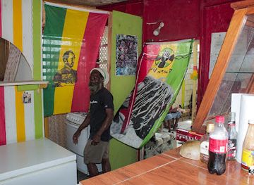 saint-kitts-and-nevis/basseterre/bar/fluffy-ital-bar