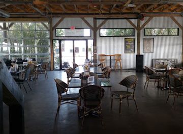 louisiana/lake-pontchartrain/bar/the-lighthouse-bar-grill