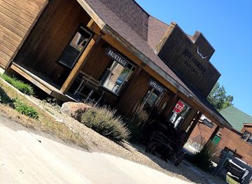 montana/the-tobacco-root-mountains/bar/lost-cabin-bar