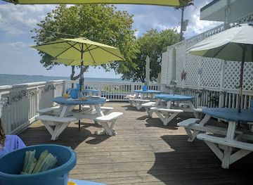 michigan/tawas-point-state-park/bar/augie-s-on-the-bay