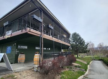 washington/lake-chelan/bar/city-course-grill