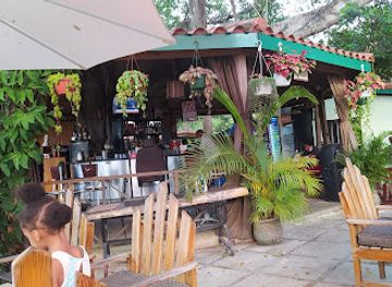 jamaica/montego-bay/hip-strip/bar/peppa-s-cool-spot