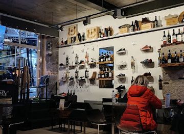 portugal/lisbon/alfama/bar/shoes-n-booze-bar