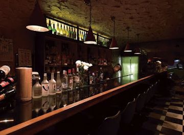 japan/mount-fuji/bar/pink-de-flamingos