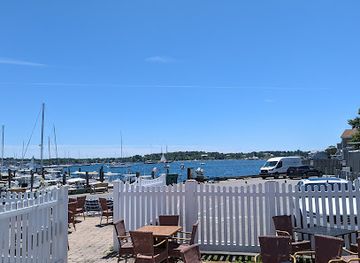 rhode-island/newport-cliff-walk/bar/marina-cafe-pub