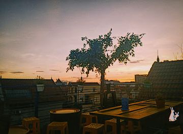 vietnam/north-central-coast/bar/lateflower-pub