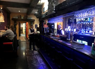 guernsey/les-tielles/bar/pickled-pig