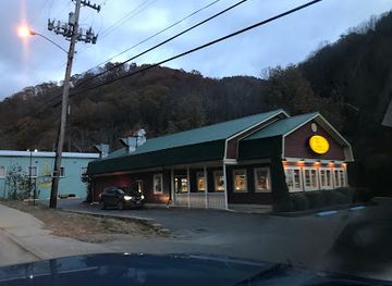 west-virginia/hatfield-mccoy-mountains/bar/tudor-s-biscuit-world