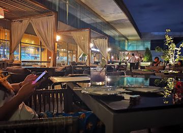 philippines/manila/bar/white-moon-bar