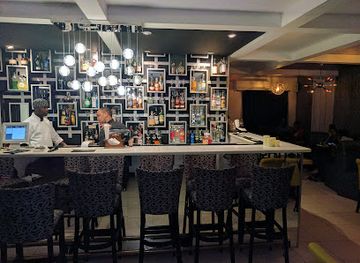 jamaica/st-thomas-lowlands/bar/oak-wine-bar-cocktail-lounge