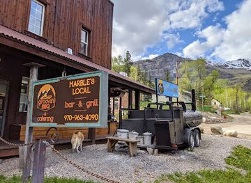 colorado/elk-mountains/bar/slow-groovin-bbq