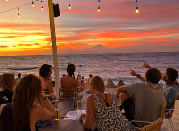 indonesia/west-nusa-tenggara/bar/window-bar-sunset-bar-cocktails
