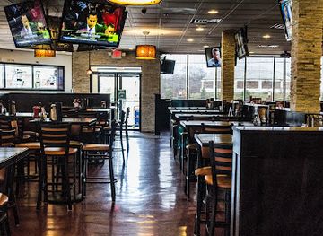 illinois/naperville/bar/bottoms-up-sports-bar-grill