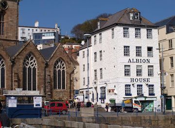 guernsey/rousse-tower/bar/albion-house-tavern