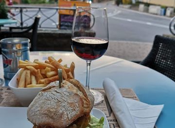 luxembourg/vianden/bar/violin-bar-music-live