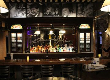 iowa/dubuque/bar/gary-dolphin-s-iron-bar