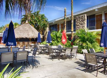 florida/cape-coral/bar/tiki-hut-bar-grill-at-dolphin-key-resort