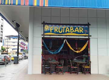 ecuador/guayaquil/barrio-del-centenario/bar/frutabar-sur