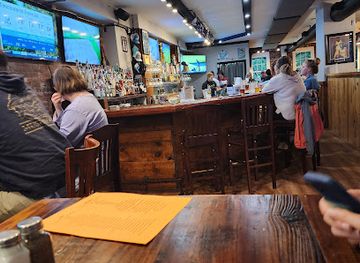 rhode-island/napatree-point-conservation-area/bar/pooch-s-pour-house