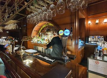 philippines/manila/ermita/bar/tap-room