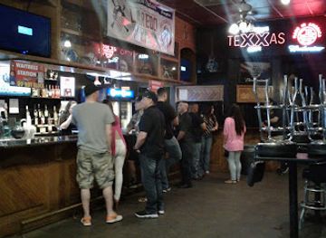 texas/laredo/bar/average-joes