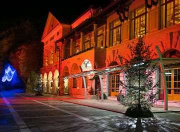 slovenia/postojna/bar/jamski-dvorec