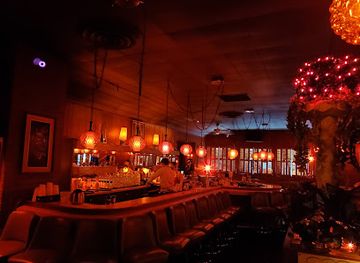 wisconsin/milwaukee/bar/at-random