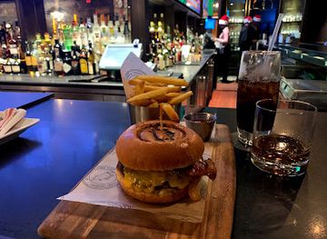 the-bahamas/andros-island/bar/the-swimming-pig-gastropub