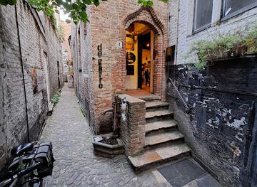 belgium/bruges/historic-centre-of-bruges/bar/de-garre