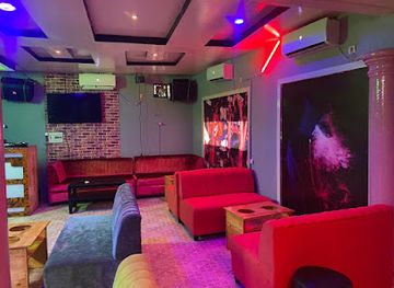 guinea/lola-region/bar/times-square-resto-lounge