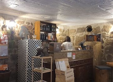 portugal/porto/ribeira/bar/art-wine