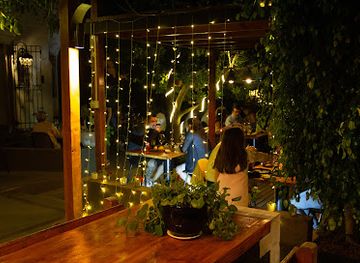 chile/valparaiso/cerro-bellavista/bar/mala-yerba